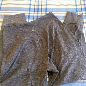 Lululemon crop joggers